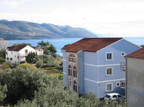 Apartments Jaki